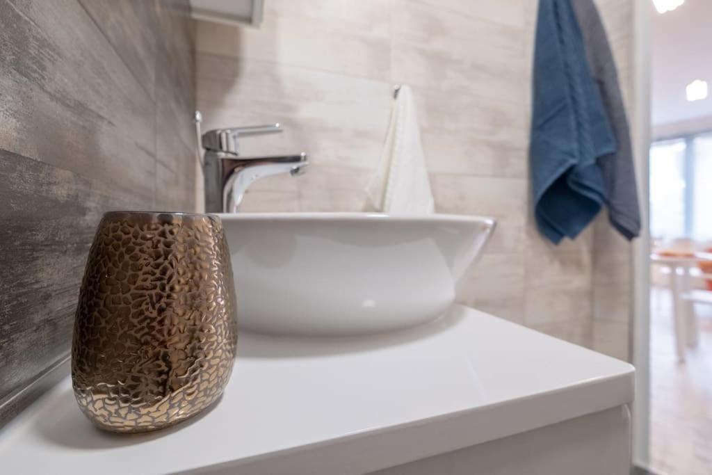 Bright & Chic Parkside Apartment Sofia Esterno foto